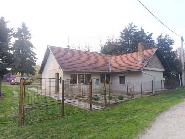 Sikl�s-Postasz�ll�son fel�j�tand� lak�s elad�