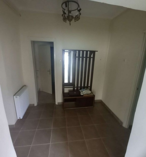 Sikl�s k�zkedvelt r�sz�n 4 szob�s csal�di h�z elad�