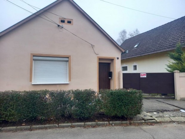 Sikl�s k�zkedvelt r�sz�n 4 szob�s csal�di h�z elad�