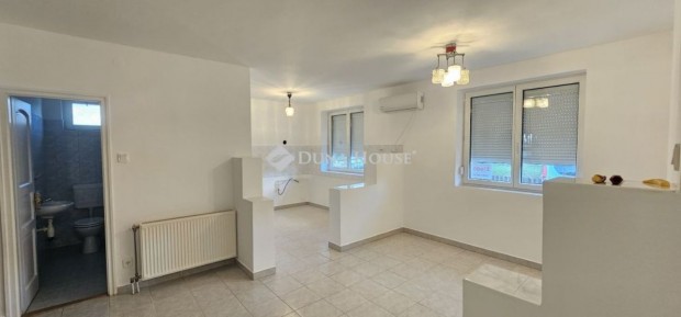 Sikl�si elad� 142 nm-es h�z