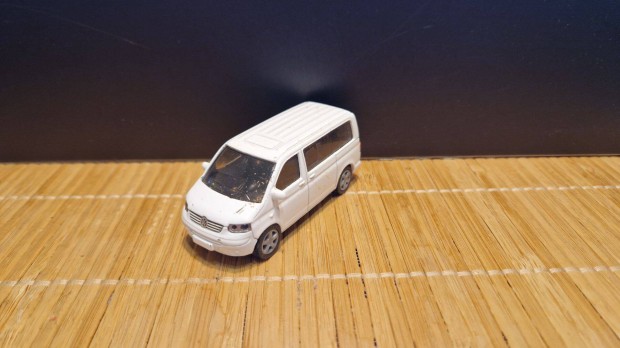 Siku Volkswagen Transporter T5 Kisautó (1070)