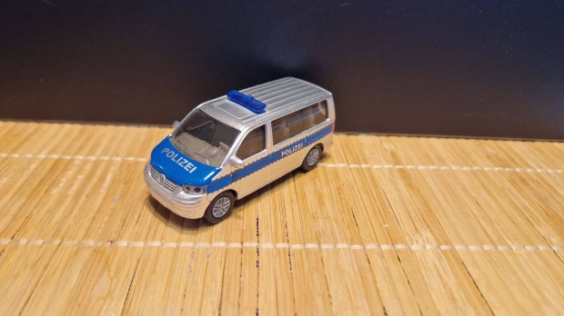 Siku Volkswagen Transporter T5 Polizei Kisautó (1070)