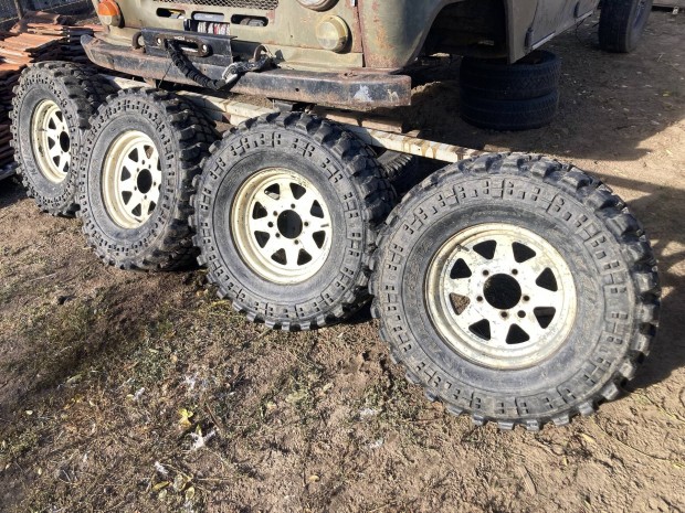 Simex 31" x 10.5 r15 5x139.7