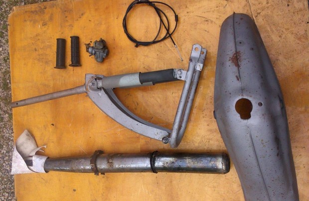 Simson KR 51 /2 Schwalbe-hoz megvásárólt elsőfutómű-sárvédő