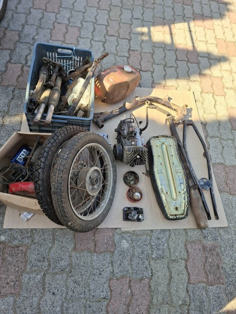 Simson S 50-es sz�tszedett �llapotban 