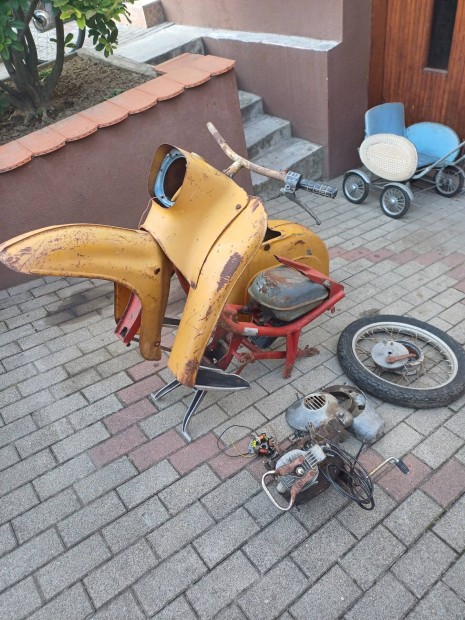 Simson Schwalbe alkatrsz.