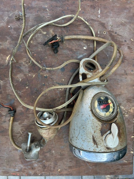 Simson Suhl Sr gy�ri els� l�mpa km �ra k�rt kapcsol�