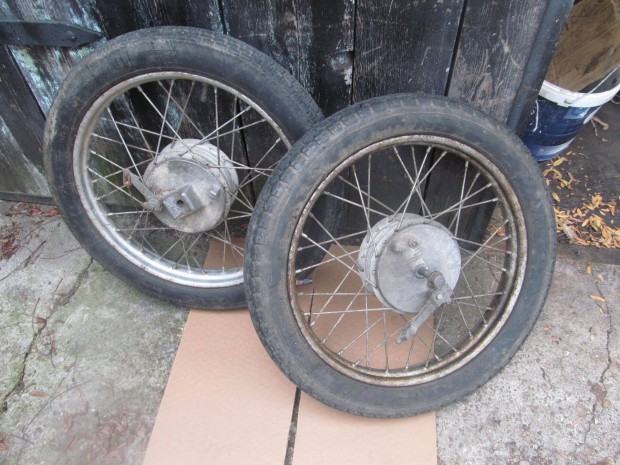 Simson acél kerekek komplettan, párban eladóak