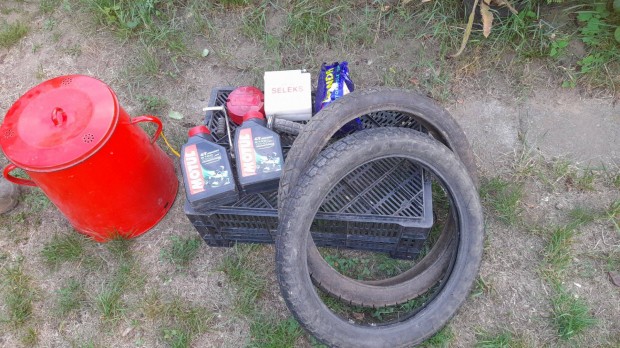 Simson alkatrészek akkumulátor gumi lámpabúra