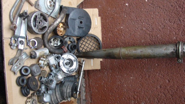 Simson alkatr�szek egyben elad�ak