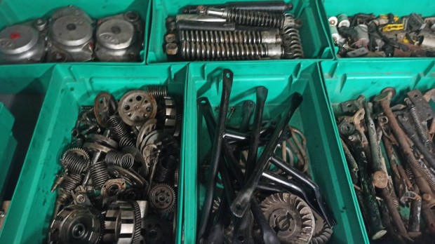 Simson alkatrszek eladak A-tl Z-ig. 
