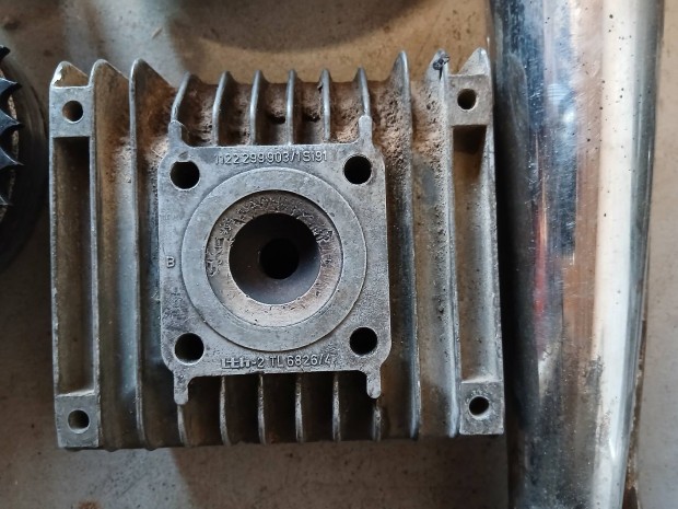 Simson alkatr�szek elad�k.