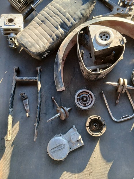 Simson alkatr�szek elad�k. 