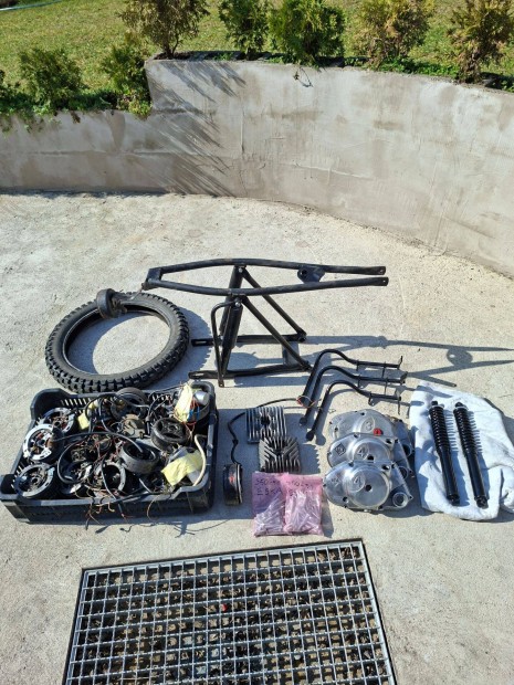 Simson gy�jtas,v�z,alkatreszek