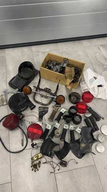 Simson megvan az alkatrszek