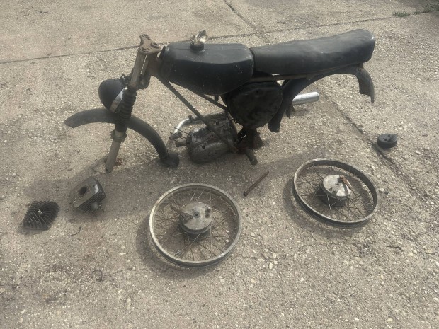 Simson s50 alkatreszeknek