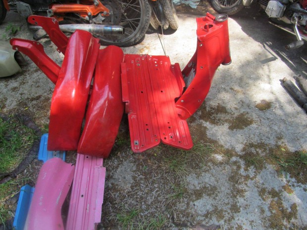 Simson sr 50 váz, térdvédő taposó eladó