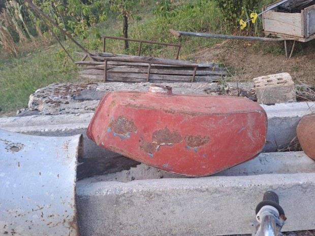 Simson tank nem horpadt