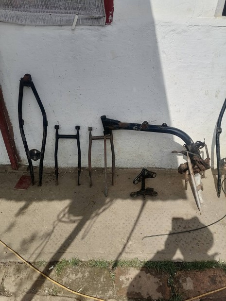 Simson v�z eredeti alkatr�szek elad� 06205164132