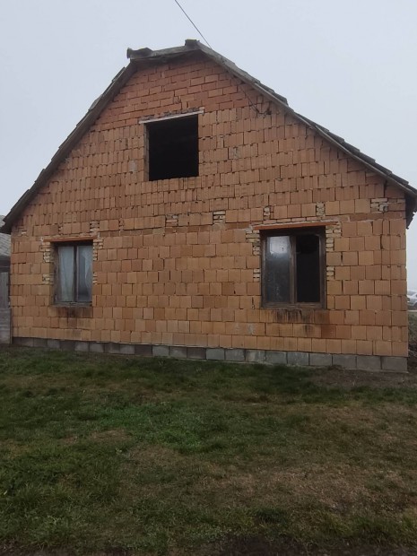 Si� menti ingatlan, v�z k�zeli belter�leti telek, fel�j�tand� h�z