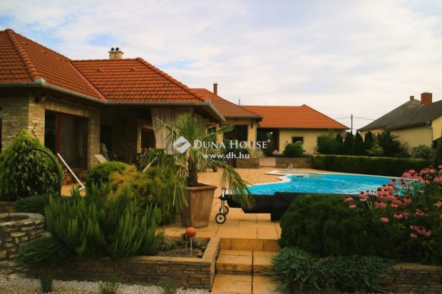 Si�ag�rdi 300 nm-es h�z elad�