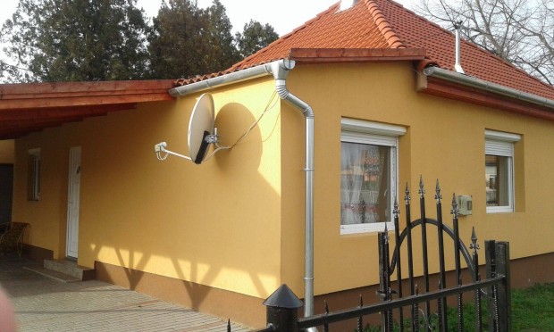 Si�fok Belv�ros�ban csal�di h�z, Aparmanokkal elad�!