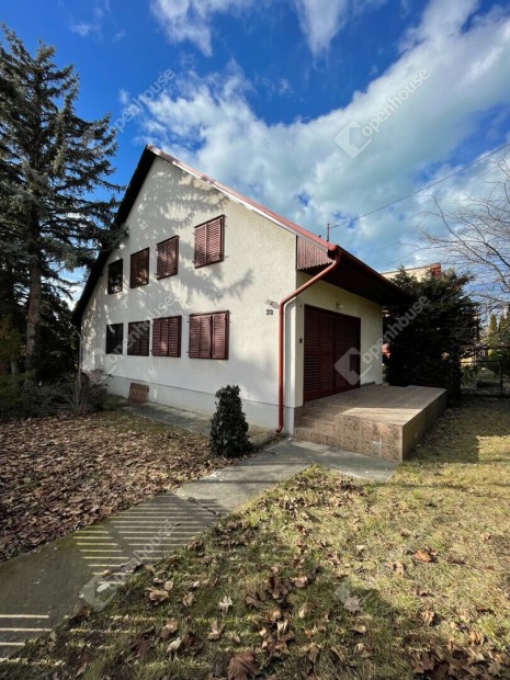 Si�fok Szabadif�rd�n elad� egy iker nyaral� fele