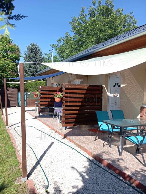 Si�fok Szabadif�rd�n sz�p �jszer� csal�dih�z - apartmanh�z elad�