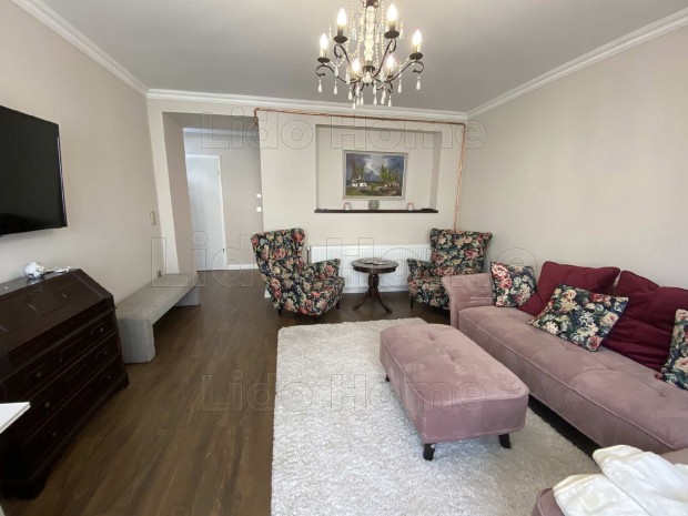 Si�fok, Belv�ros�ban fel�j�tott t�glalak�s elad�!