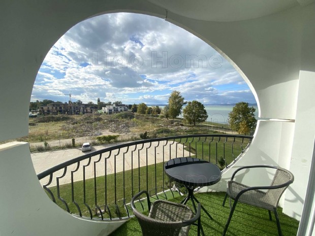 Si�fok, Ez�stparton v�zparti panor�m�s lak�s elad�!