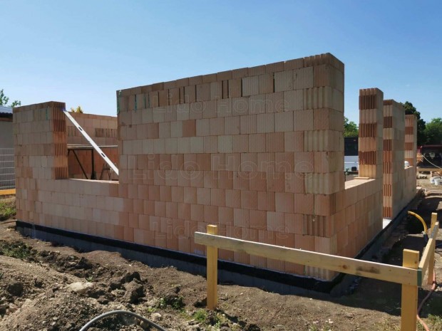 Si�fok, S�st�n csal�di h�z elad�!