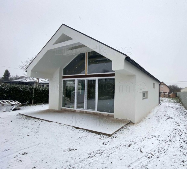 Si�fok, S�st�n csal�di h�z elad�!