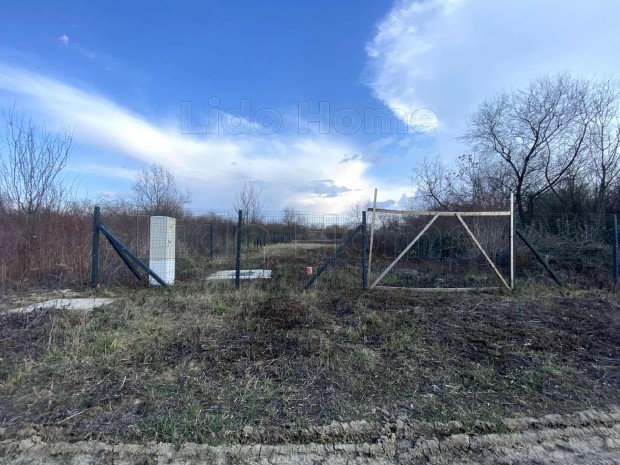 Si�fok, S�st�n v�zk�zeli �p�t�si telek elad�!