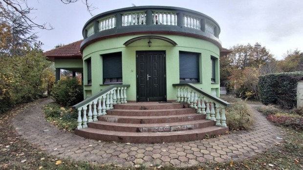 Si�fok, Szabadif�rd�, 123 m2-es, csal�di h�z, 5 szob�s, fel�j�tott /