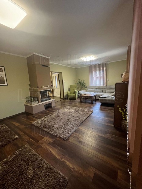 Si�fok csendes r�sz�n csal�di h�z extr�kkal elad�