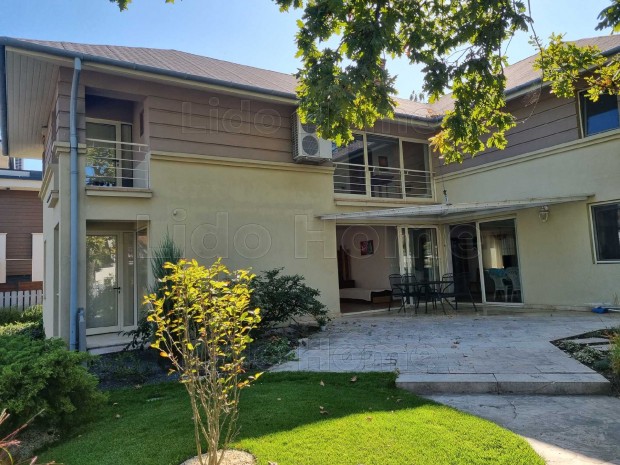 Si�fok ez�stpartj�n exkluz�v h�z elad�!