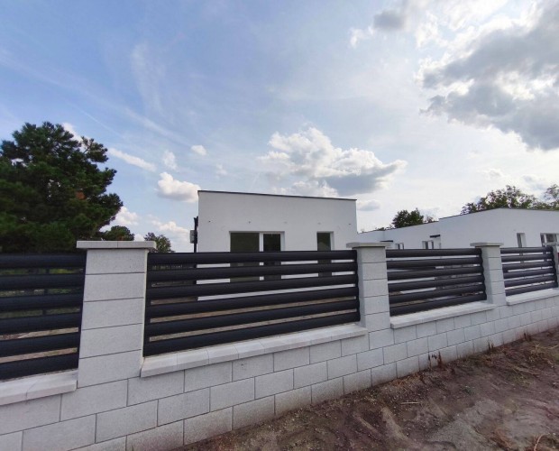 Si�fok kertv�ros r�sz�n �j �p�t�s� nyaral� elad�