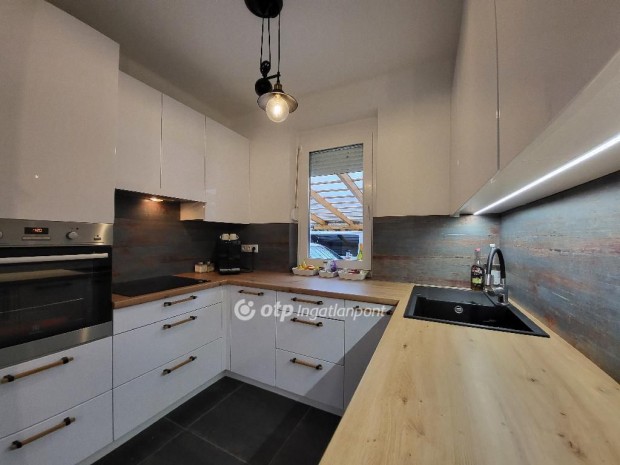 Si�foki 121 nm-es h�z elad�