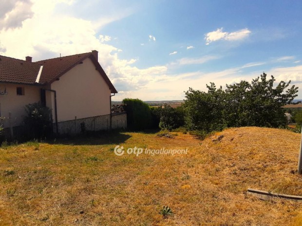 Sifoki 1472 nm-es telek elad