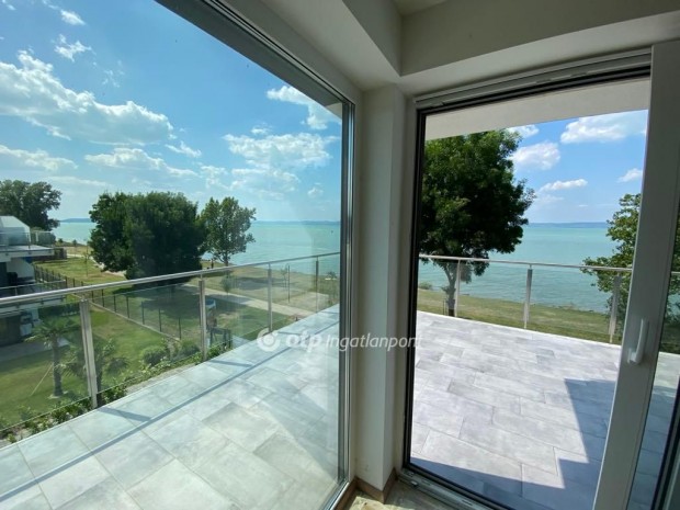 Si�foki 49 nm-es lak�s elad�