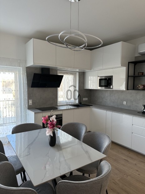 Si�foki kiad� �j �p�t�s� t�gla t�rsash�zi lak�s