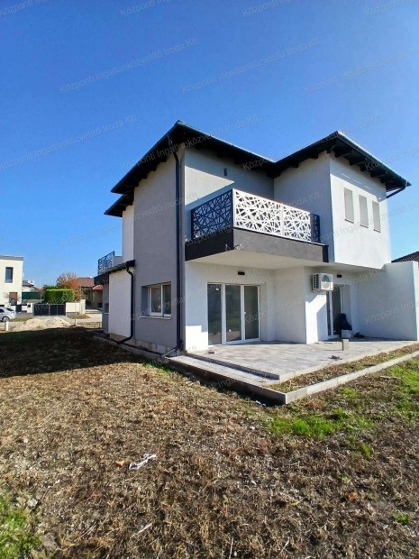 Si�fokon, �j �p�t�s�, 2 szintes csal�di h�z elad�