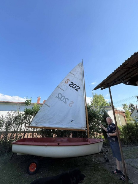 Sir�ly 202 oktat� vitorl�s 