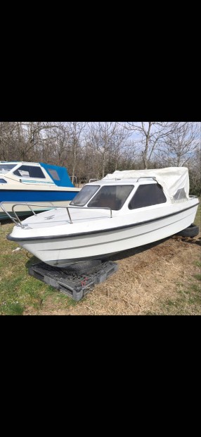 Sir�ly , kabinos kishaj� 9,8 le-s �jszer� motorral