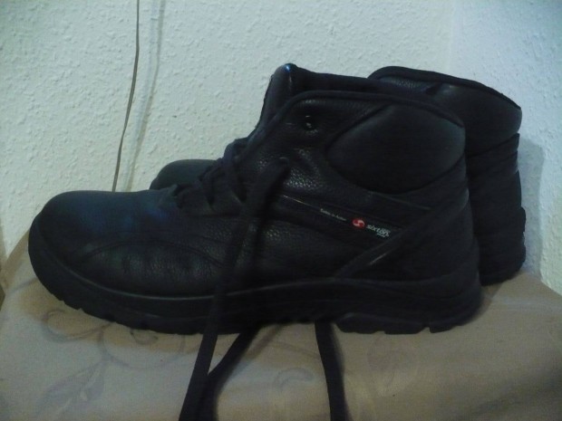 Sixton 43 bakancs elad