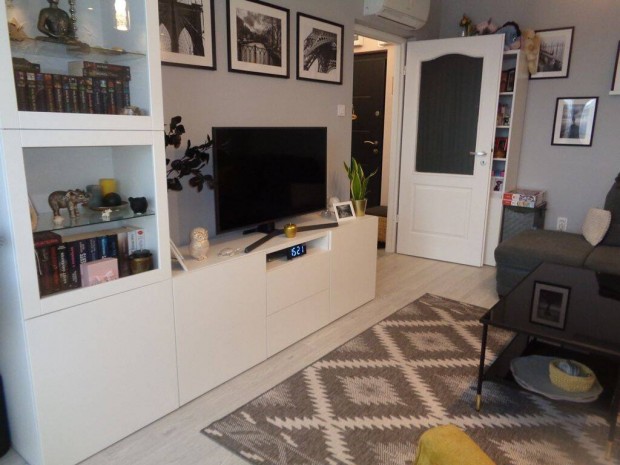 Sk�la K�rny�k�n Fel�j�tott Panel Lak�s Elad�!!!