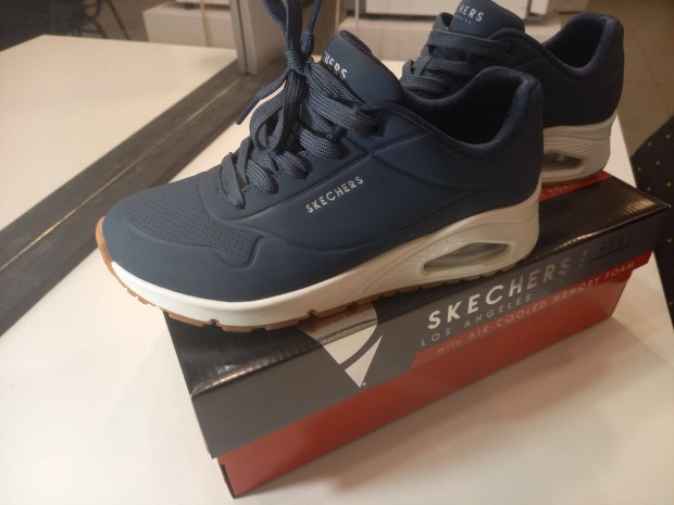 Skechers Ni Uno stand