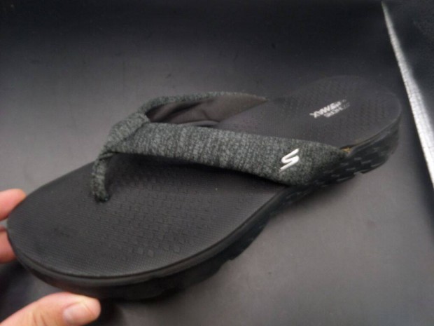 Skechers (eredeti) 40-es UK 7 BTH: 25,5 cm flip - flop strandpapucs