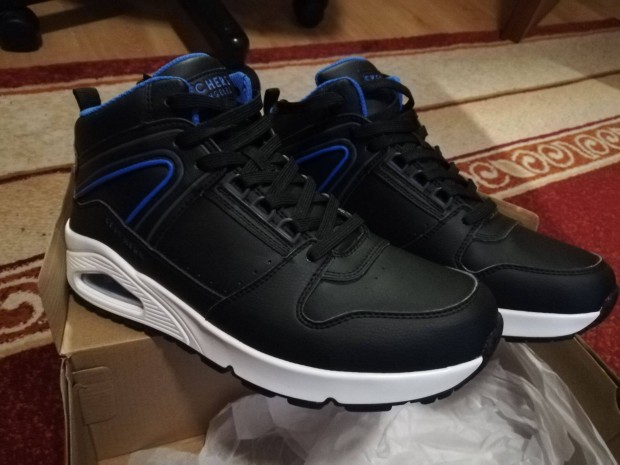 Skechers légtalpas új! férfi cipő 42-es dobozában