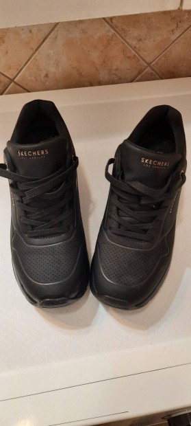 Skechers ni cip elad 40-es. 2 szer hasznlt! rd :+436704031245